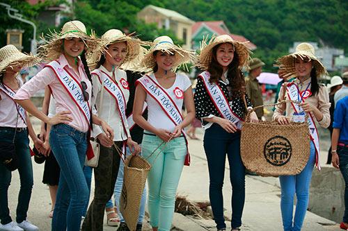 TS Kim Hồng cùng thí sinh bảo vệ Cù Lao Chàm - 8