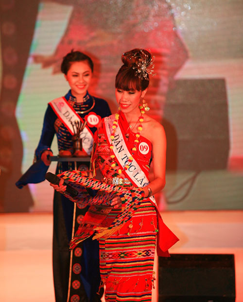 TS Kim Hồng cùng thí sinh bảo vệ Cù Lao Chàm - 13