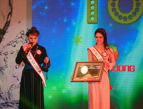 TS Kim Hồng cùng thí sinh bảo vệ Cù Lao Chàm - 14