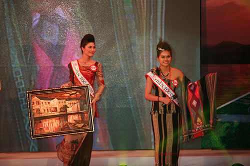 TS Kim Hồng cùng thí sinh bảo vệ Cù Lao Chàm - 15