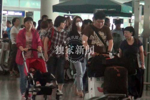 Triệu Vy lộ diện sau quot;bất hòaquot; với Hoàng A Mã - 1