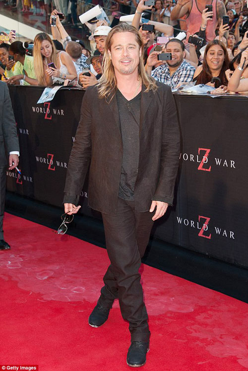 Brad cáu vì sao nữ phản đối Angie cắt ngực - 1