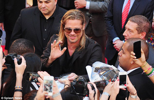 Brad cáu vì sao nữ phản đối Angie cắt ngực - 4