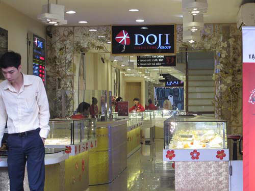 Giá vàng đang trượt dài xuống 39 triệu đồng - 1