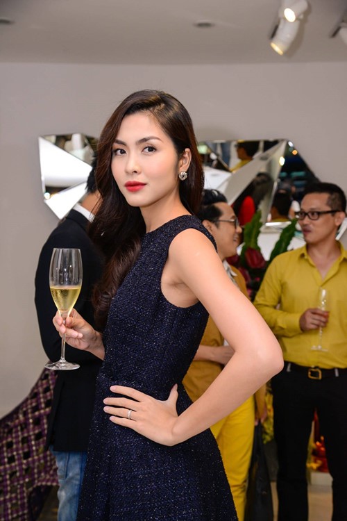 Hà Tăng quyến rũ một mình dự tiệc - 1