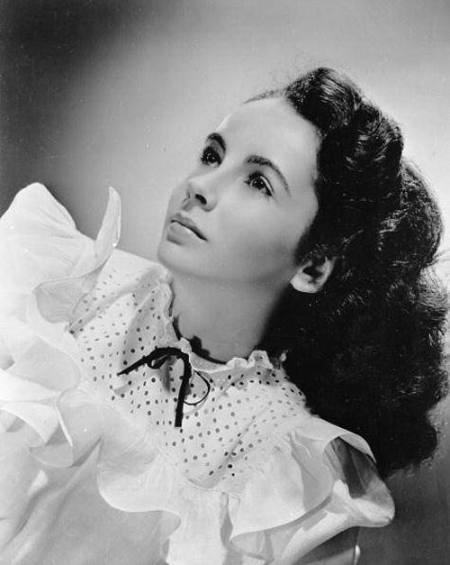 Chấm bi cổ điển hớp hồn mỹ nhân Việt - 1