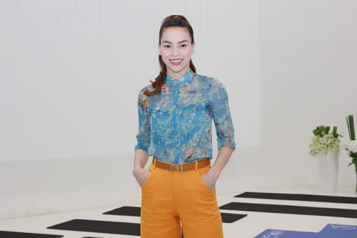 Hà Hồ bất ngờ làm cô giáo dạy yoga - 1