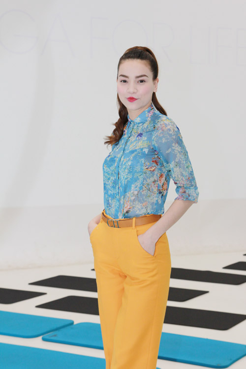 Hà Hồ bất ngờ làm cô giáo dạy yoga - 2