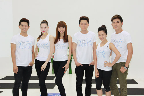 Hà Hồ bất ngờ làm cô giáo dạy yoga - 5