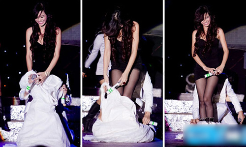 Khi sao Việt thích... cởi trên sân khấu! - 11