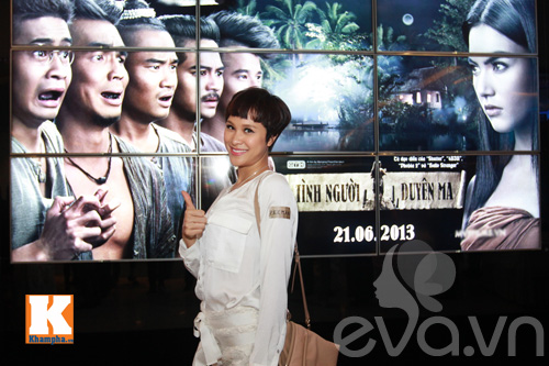 Diễm My 9X quot;hí hửngquot; đi xem phim ma cùng mẹ - 9