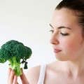Sức khỏe - Bảo vệ da bằng dịch bông cải xanh