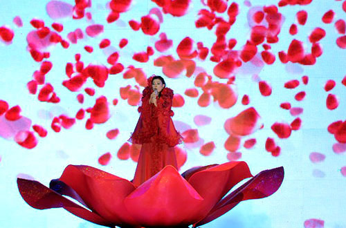 Khi sao Việt thích... cởi trên sân khấu! - 3