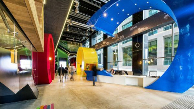 Trụ sở Google ở Dublin, Ireland thoáng đãng với diện tích hơn 47.000m2, gồm đầy đủ các khu văn phòng làm việc và các khu chức năng riêng.
