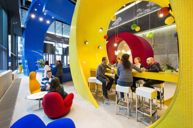 Trụ sở được thiết kế bởi Camenzind Evolution, một thiết kế hơn cả 'xứng đáng' trong bộ sưu tập trụ sở và văn phòng làm việc độc đáo của Google trên Thế giới.
