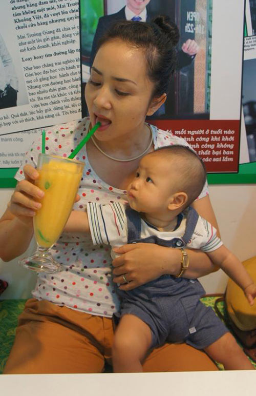 Thúy Hiền tình cảm bên con trai Thúy Vinh - 5
