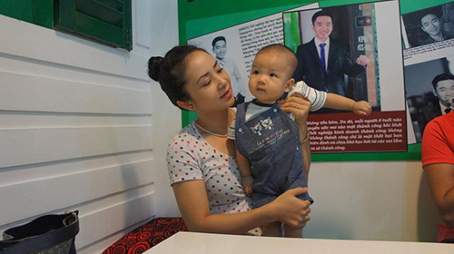 Thúy Hiền tình cảm bên con trai Thúy Vinh - 1