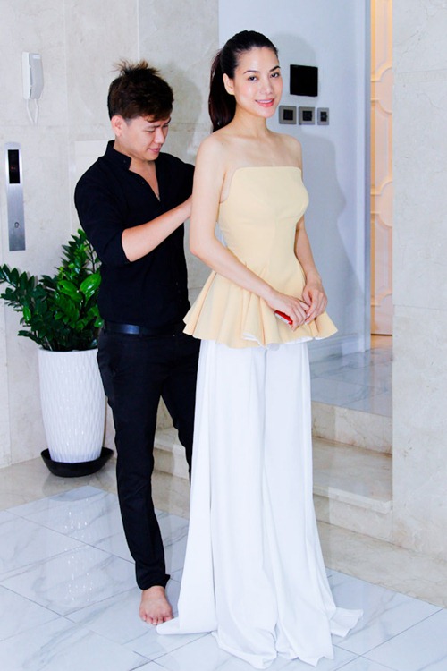 Minh Hà may đồ cho Trương Ngọc Ánh tại gia - 4