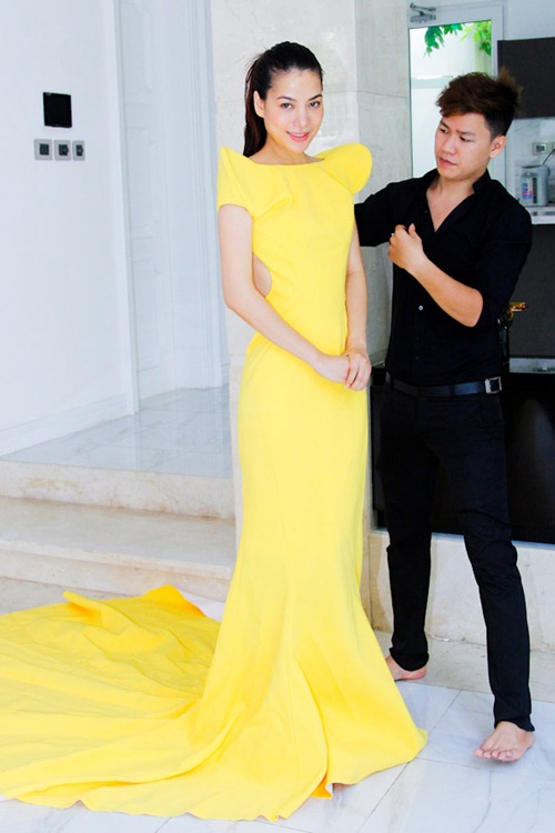 Minh Hà may đồ cho Trương Ngọc Ánh tại gia - 5