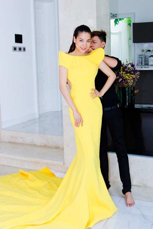 Minh Hà may đồ cho Trương Ngọc Ánh tại gia - 6