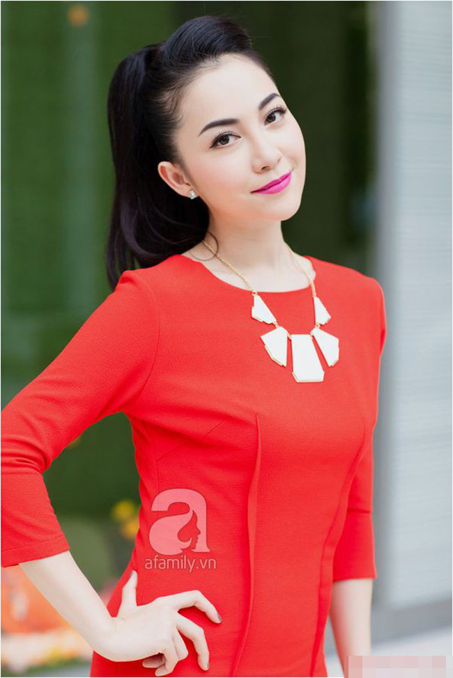 Linh Nga duyên dáng áo đỏ, nữ diễn viên múa đẹp từ mọi góc nhìn.
