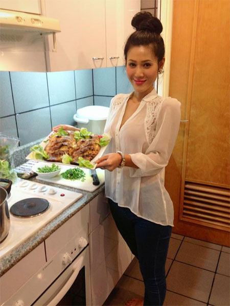 Elly Trần sexy cả khi vào bếp - 8