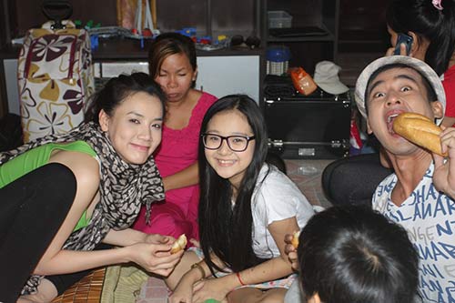 quot;Bắt gặpquot; Trang Nhung hôn say đắm bạn diễn - 11