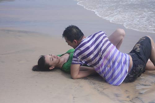 quot;Bắt gặpquot; Trang Nhung hôn say đắm bạn diễn - 4