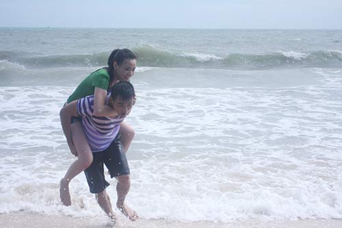 quot;Bắt gặpquot; Trang Nhung hôn say đắm bạn diễn - 1