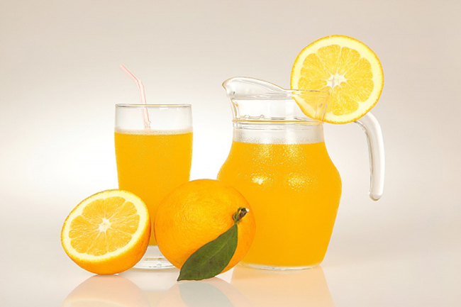 Nước cam

Nước cam có công dụng hấp thụ sắt rất tốt cho cơ thể mẹ bầu. Ngoài ra, nước cam còn giàu vitamin C, có công dụng ngăn ngừa mệt mỏi, tăng sức đề kháng cho cơ thể.
