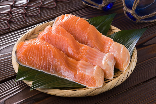 Cà hồi

Cá hồi là nguồn thực phẩm dồi dào axit béo omega-3 giúp phát triển trí não và thị lực thai nhi. Mẹ bầu nên ăn 2-3 bữa cá hồi một tuần.
