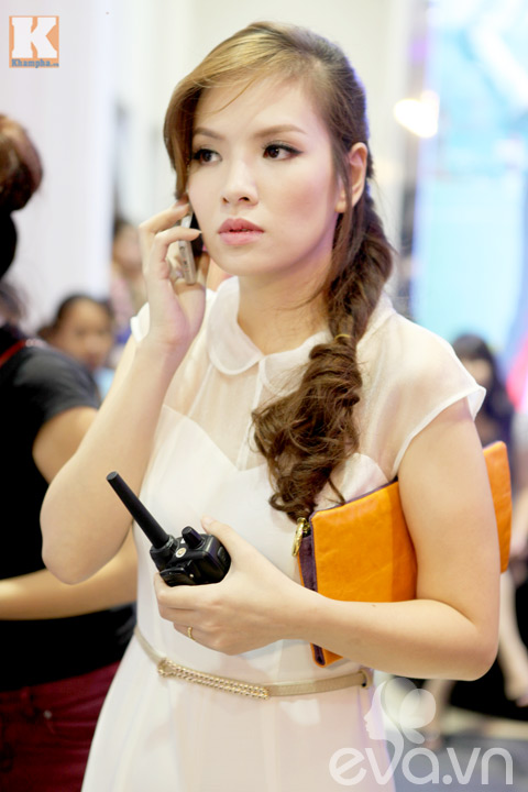 Đan Lê xinh đẹp làm đạo diễn chương trình - 9