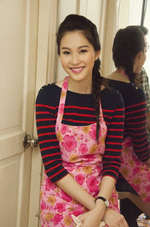 HH Thu Thảo trổ tài vào bếp - 5