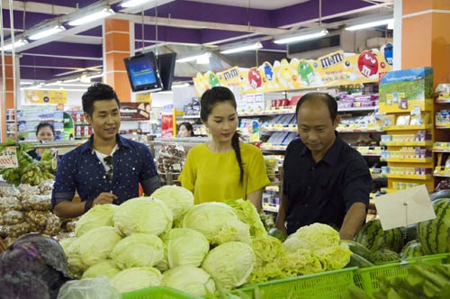 HH Thu Thảo trổ tài vào bếp - 10