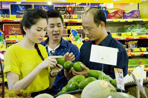 HH Thu Thảo trổ tài vào bếp - 3