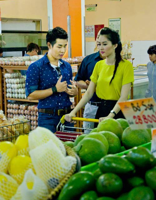 HH Thu Thảo trổ tài vào bếp - 2