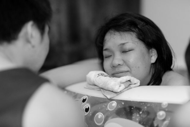 Khi mới thấy xuất hiện cơn đau chuyển dạ, Grace Tan cảm thấy vẫn khá nhẹ nhàng.
