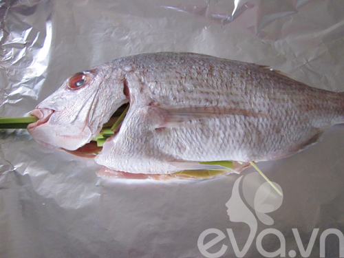 Cá bọc muối nướng lạ miệng cho cả nhà - 2