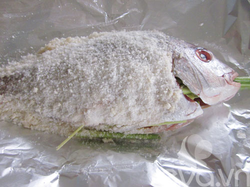 Cá bọc muối nướng lạ miệng cho cả nhà - 3