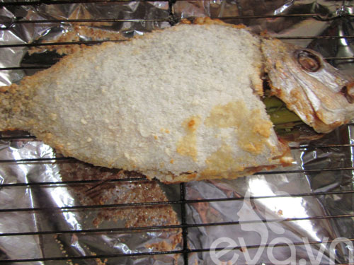 Cá bọc muối nướng lạ miệng cho cả nhà - 4