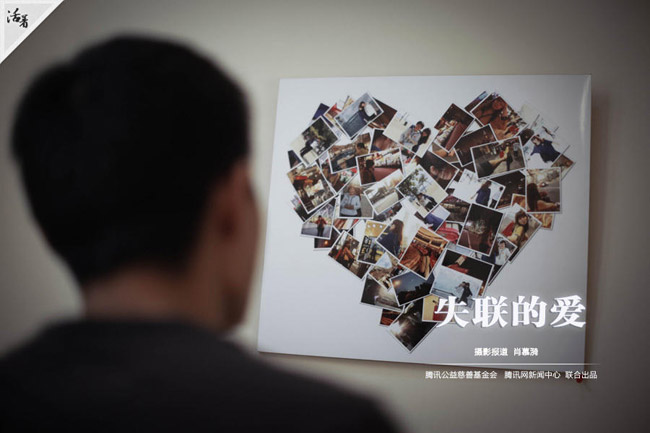 Đã hơn một tháng trôi qua kể từ khi chiếc máy bay mang mã hiệu MH370 của hãng hàng không Malaysia Airlines bị mất tích. Cùng từng ấy ngày những người thân của các hành khách xấu số không ngừng hi vọng rồi lại thất vọng theo mỗi thông tin được đưa ra. 238 con người là 238 câu chuyện đời khác nhau. Tuy nhiên trong số đó, câu chuyện về sự chia cắt tình yêu của một đôi bạn trẻ người Trung Quốc đang khiến cộng đồng mạng vô cùng xúc động. Bộ ảnh “Tình yêu mất tích” của chàng trai có người yêu sắp cưới đi trên chuyến bay định mệnh MH370 đang được lan truyền rất nhanh ngày hôm nay.

