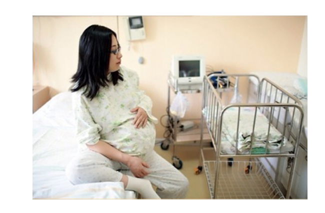 Vì mang bầu song thai nên bà mẹ trẻ đã quyết định sẽ sinh mổ để đón hai con chào đời.

BÀI LIÊN QUAN:

Cận cảnh một ca sinh 4 ở Trung Quốc

‘Mục sở thị’ các bước TT ống nghiệm

Bí ẩn: Thai nhi khóc trong bụng mẹ

Sự thật về đẻ mổ khiến mẹ 'giật mình'

Rơi nước mắt với phim ngắn về mẹ bầu

Sướng 'ngất ngây' khi sinh con ở Nhật

