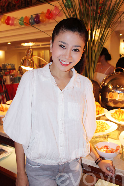 Những bà mẹ đơn thân trẻ trung của showbiz - 12