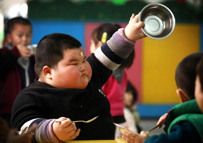 Ở trường mẫu giáo, Luhao luôn có tốc độ ăn khiến các cô giáo phải nể phục.
