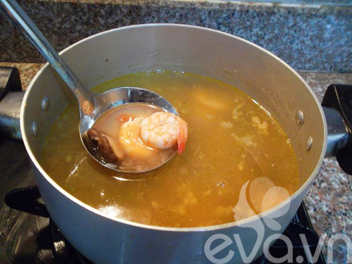 Canh mướp nấu tôm ngọt mát - 4