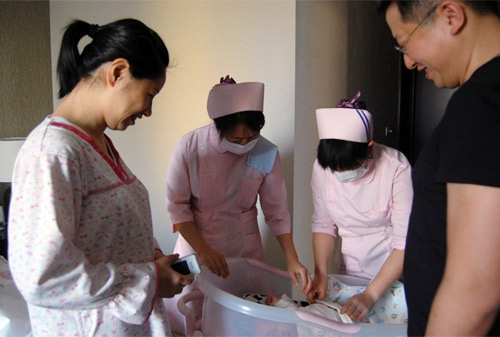 Mẹ Trung Quốc ở cữ 30 ngày không tắm - 4