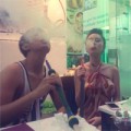 Làng sao - Angela Phương Trinh phì phèo hút shisha