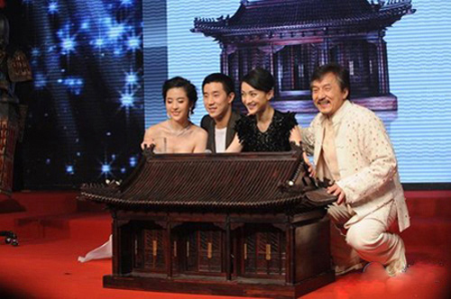 quot;Thành Long đang sống trên đống tiềnquot; - 4