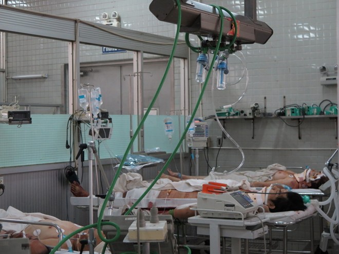 Giây phút kêu cứu hoảng loạn khi xe khách lao vào xe bồn - 4