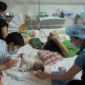 Tin tức - Vật vờ ngày đêm bên phòng cấp cứu bệnh nhi sởi